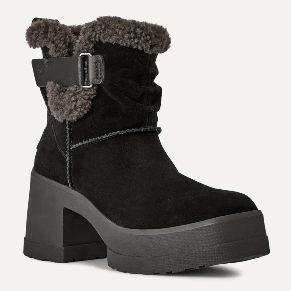 UGG Women’s Moxy Pull On boots